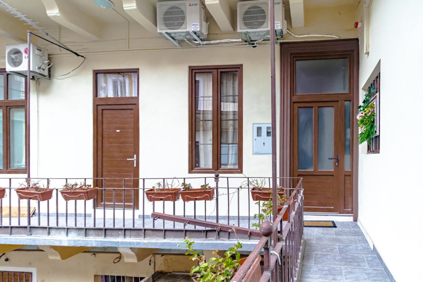 Mandina Studios On A Main Square Zagreb Exterior foto